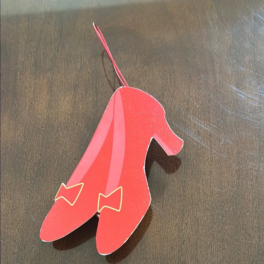 Kylie Cosmetics Ruby Slippers lipstick - Picture 3 of 6